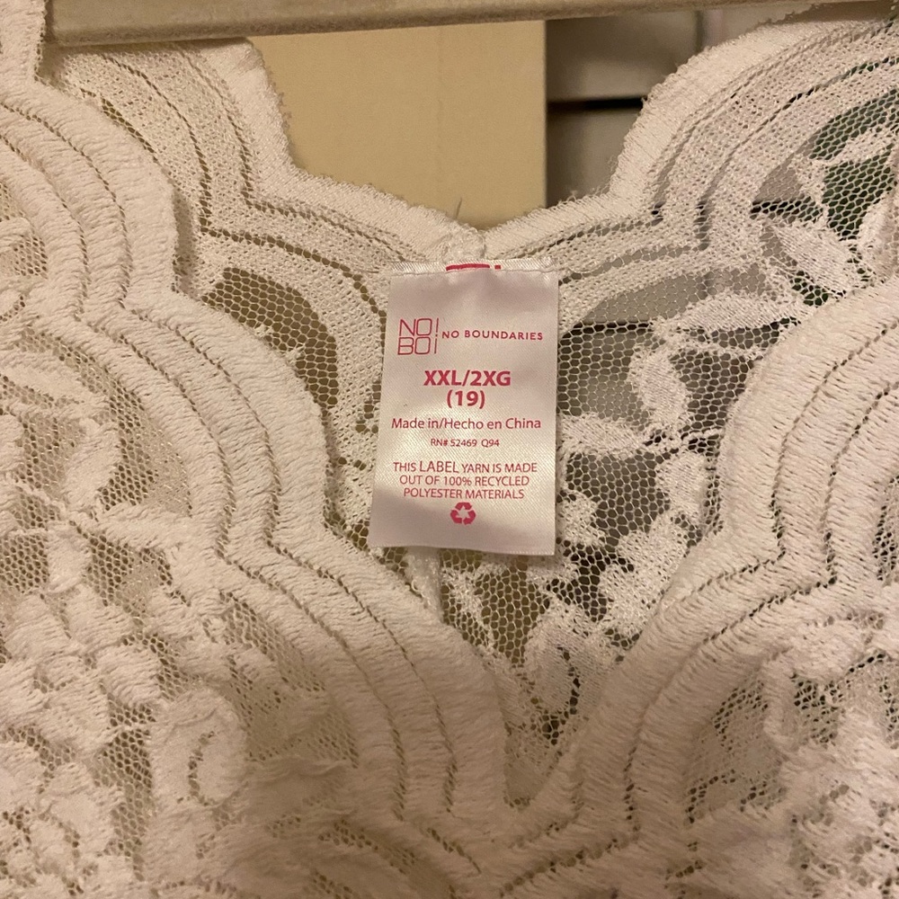 Pretty Lace - Picture 2 of 3